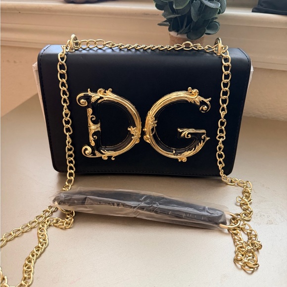 unknown Handbags - NEW DG Logo Black inspired Crossbody Bag with Gold Chain